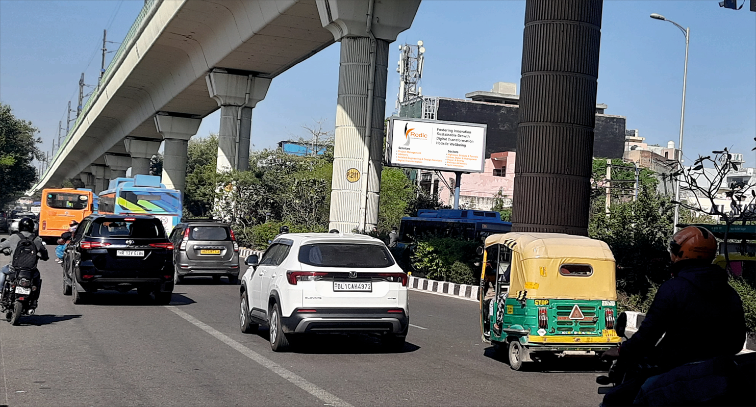 Paschim Vihar Metro Station East Towards Udyog Nagar - Delhi