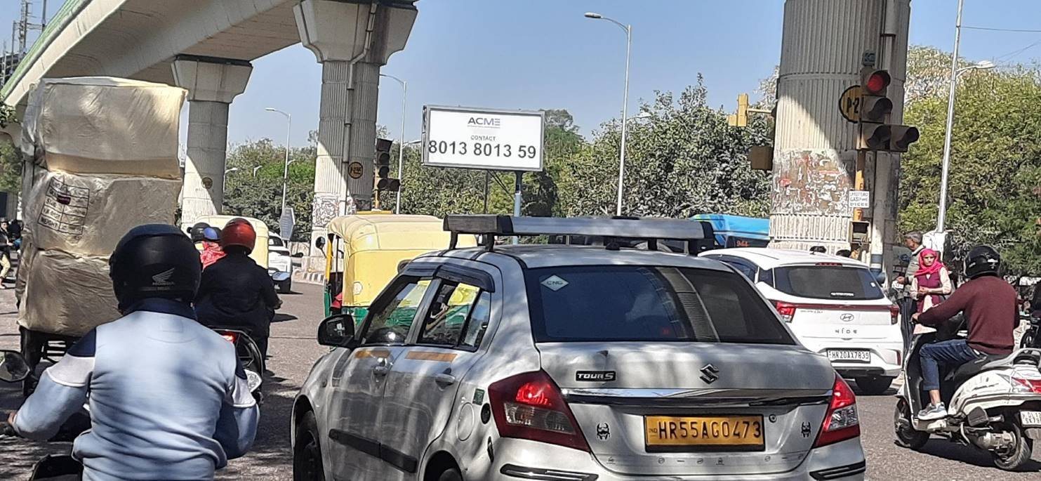 Paschim Vihar Metro Station West Towards Udyog Nagar - Delhi