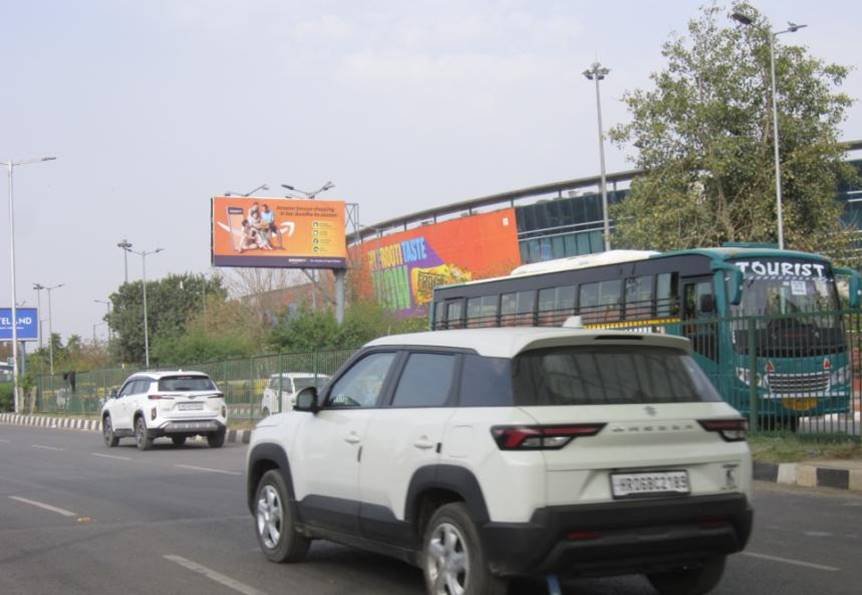 Dwarka sector 21 outside pacific mall facing NH-8 - Delhi