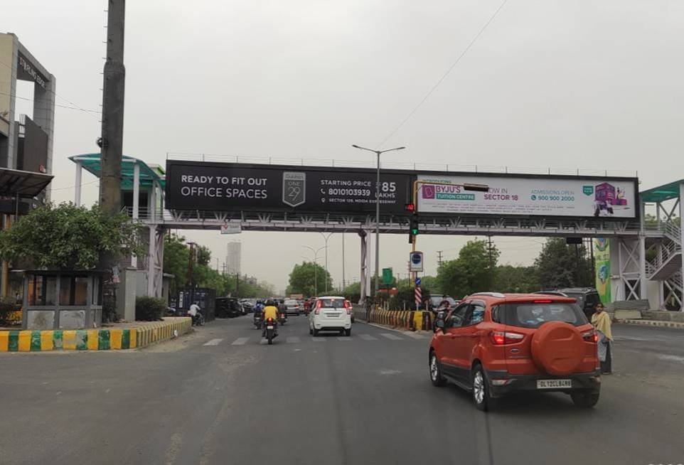 Starling Mall, Sector 104, Noida, Traffic Towards Greater Noida Expressway - Noida