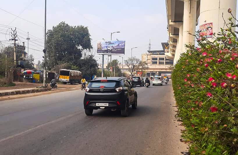 Mundka Industrial Area metro station Towards Rohtak - Delhi