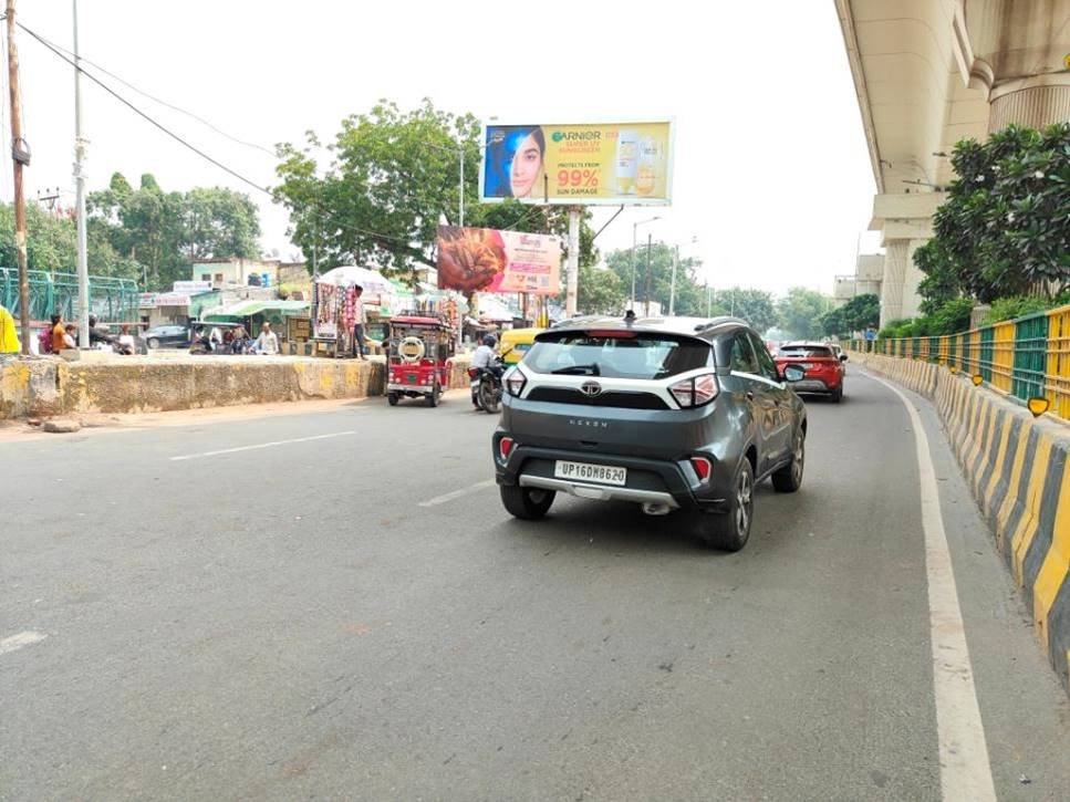 Tripode Sector 28 Car Market - Noida