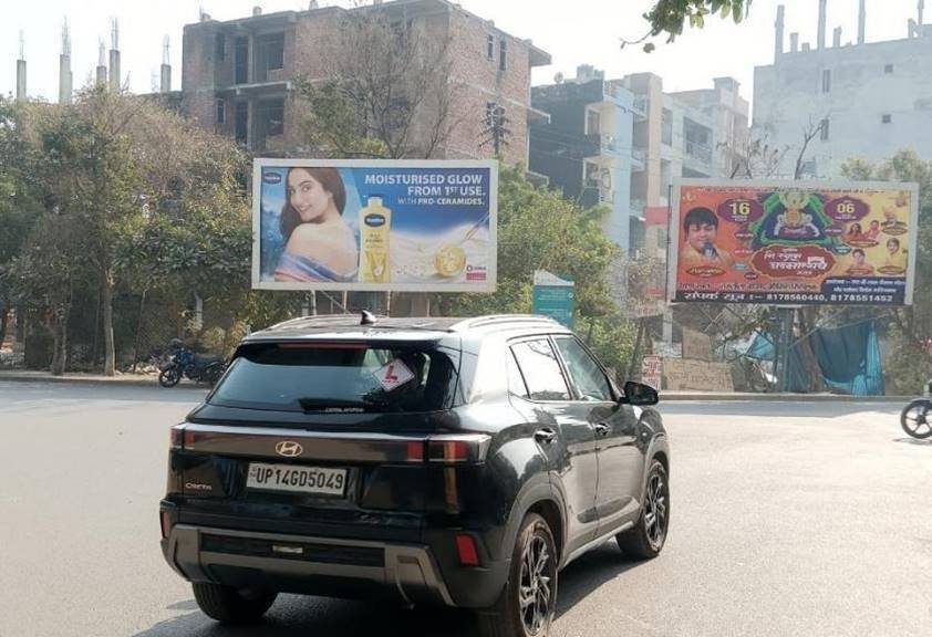 Way to Mahagun Mart, Crossing to Gaur City-2 - Noida