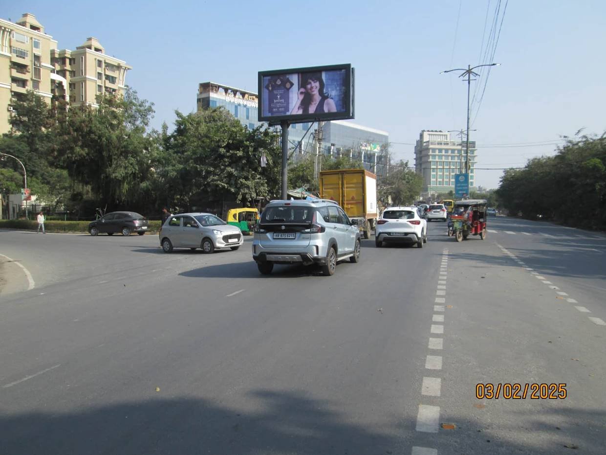 CHARMWOOD VILLAGE SURAJKUND ROAD TOWARDS DELHI - Faridabad