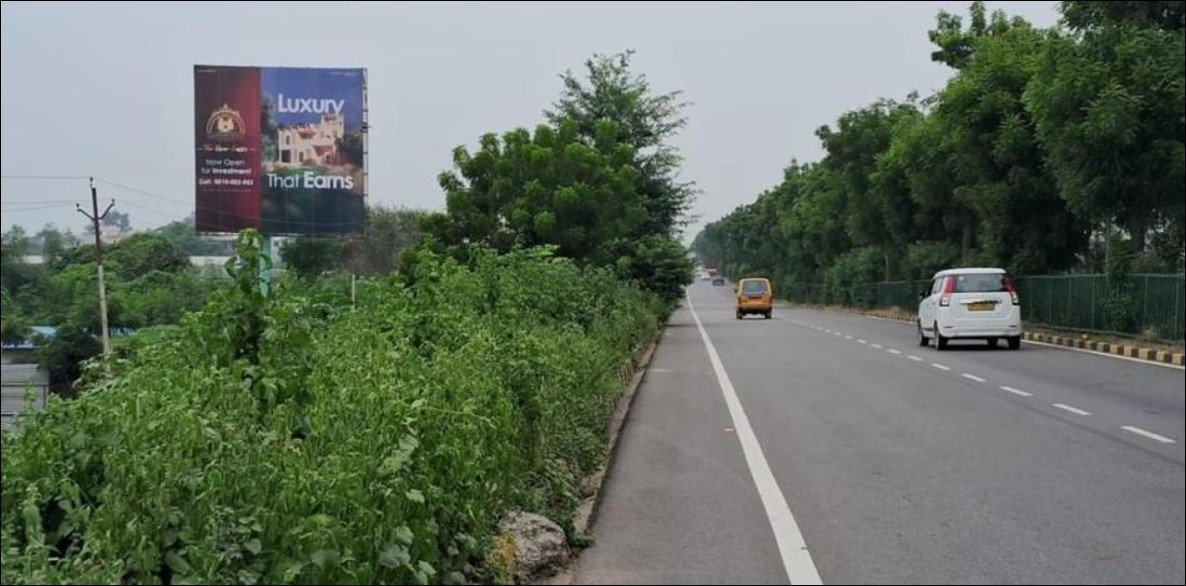 Shaheedpath Towards Airport fc Lulu Mall & Ekana stadium - Lucknow