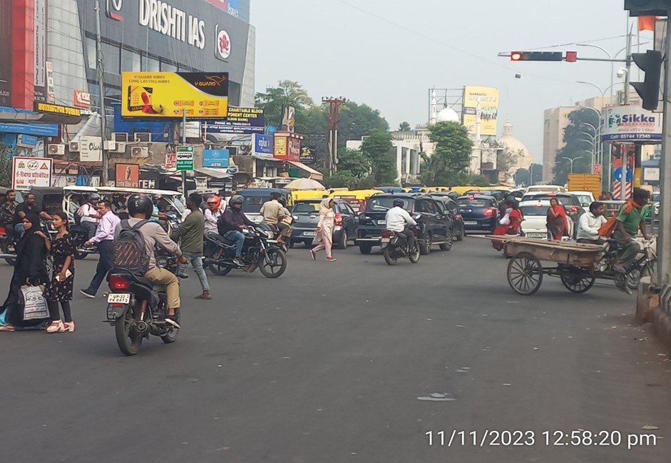 burlington chauraha Fac Charbagh - Lucknow